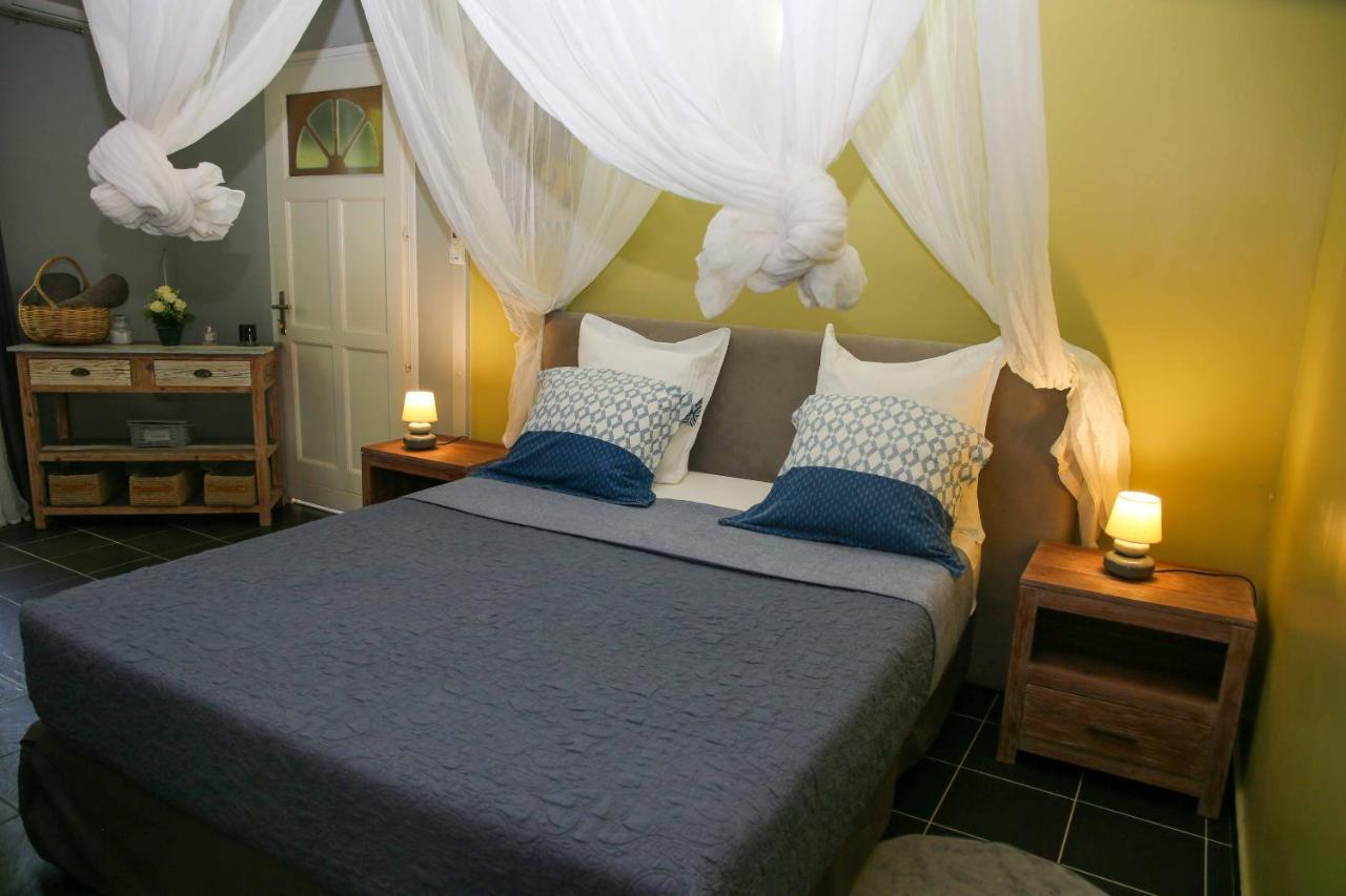 Les Nuits Galantes Mandevilla Maison Privee Avec Jacuzzi Saint-Francois  Esterno foto